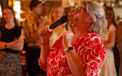 Lachen zonder reden op de werkvloer